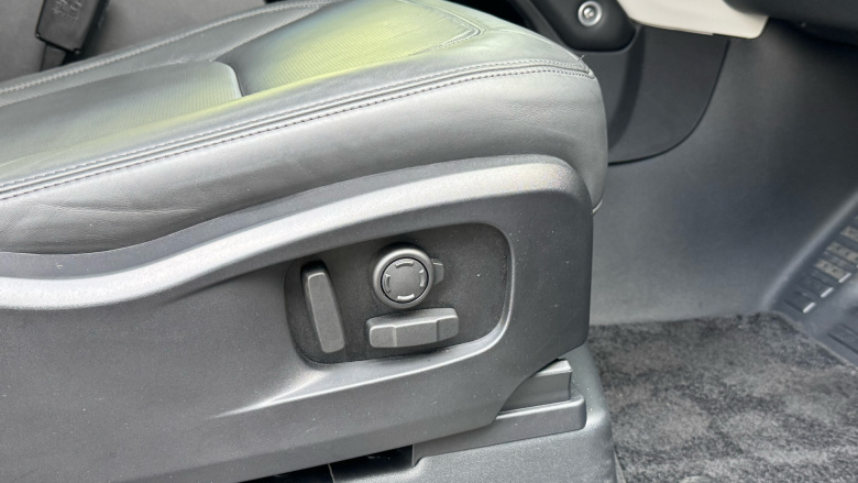 Land Rover Defender 3.0 D250 X-Dynamic HSE 90 3dr Auto Diesel Estate